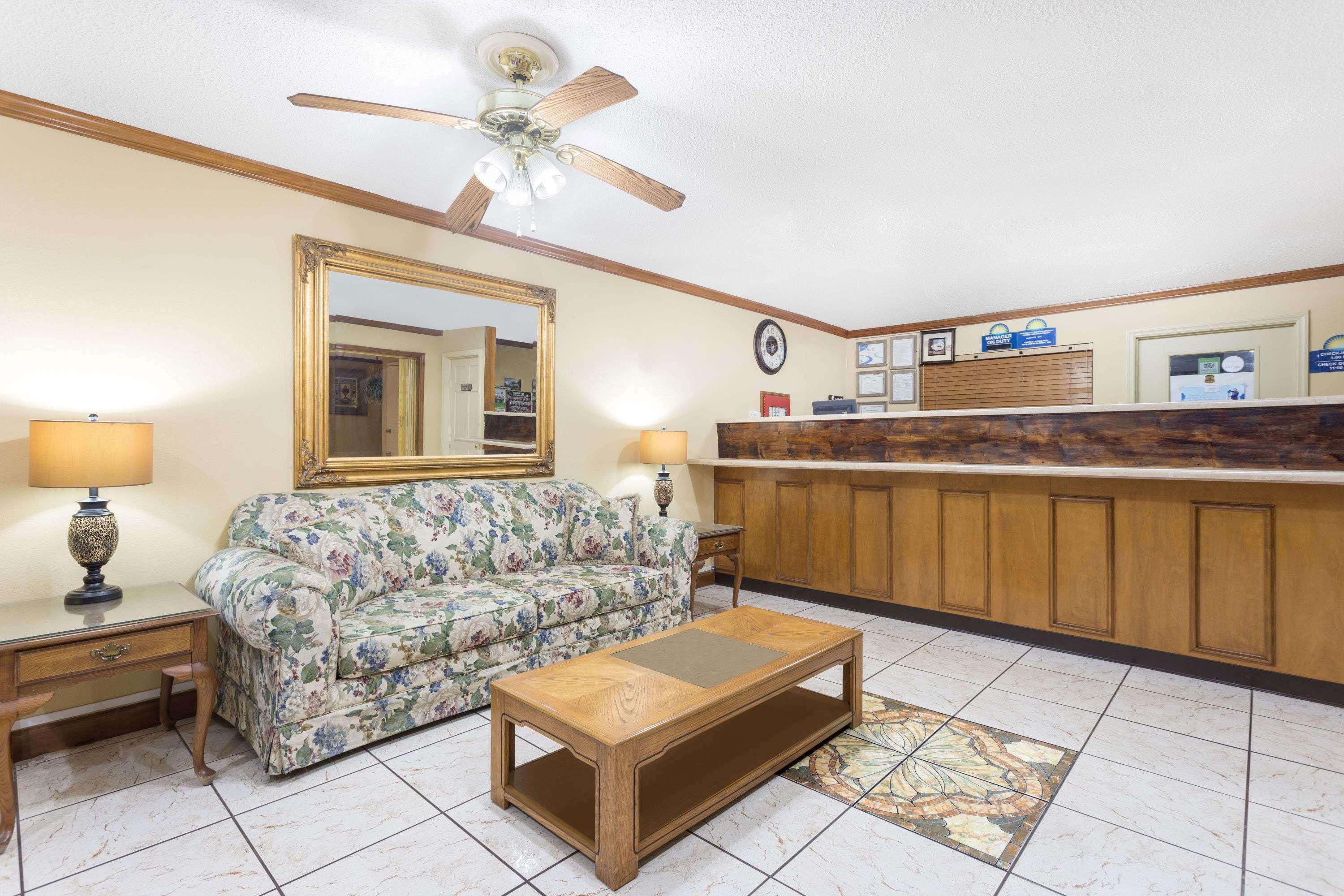 Economy Inn By Oyo Ashburn Bagian luar foto