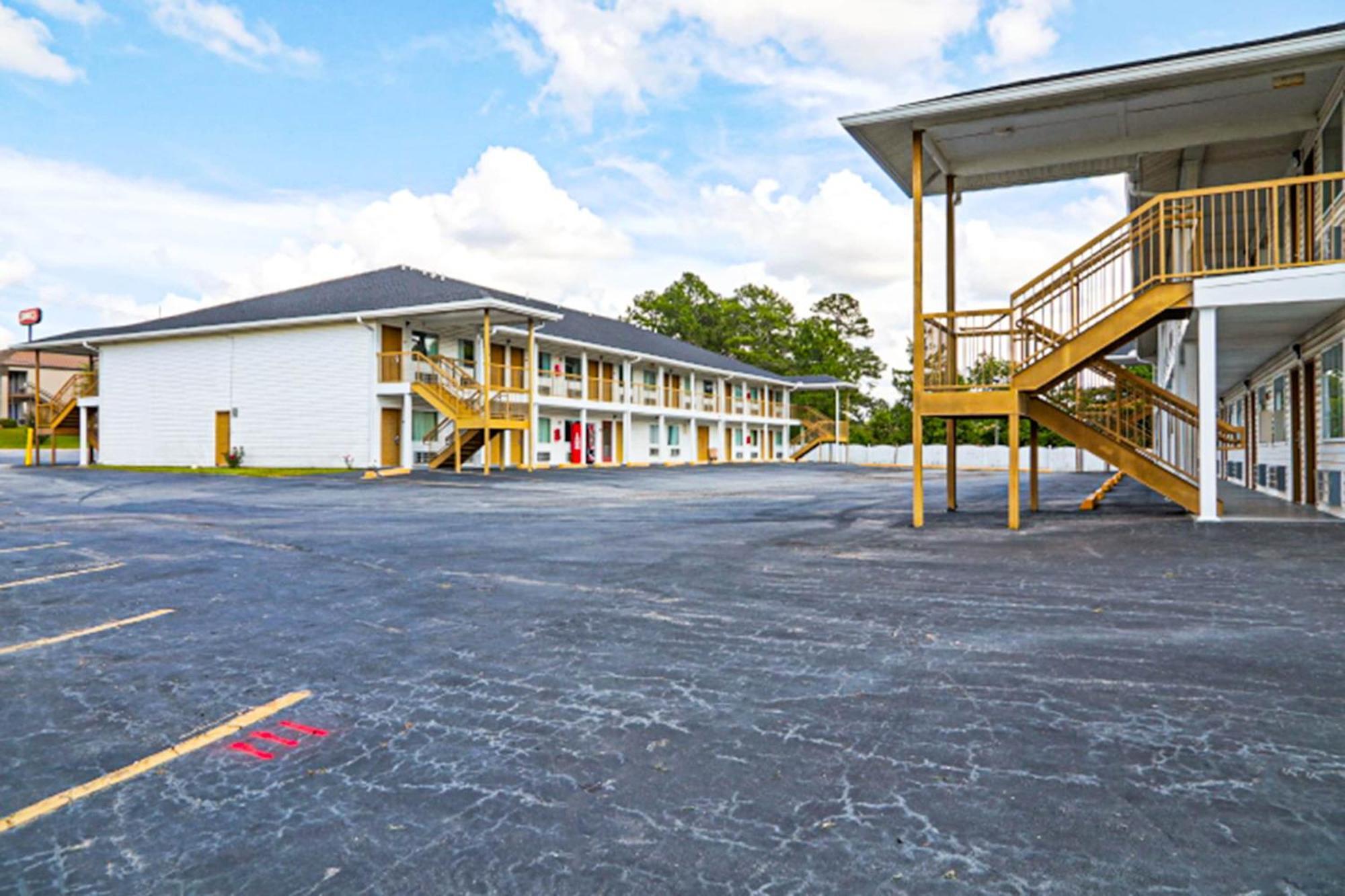 Economy Inn By Oyo Ashburn Bagian luar foto